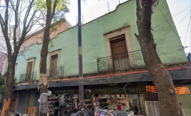 CASA CON  CON BODEGA Y LOCALES COMERCIALES