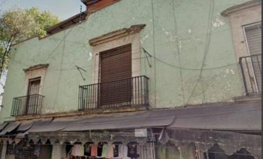 CASA CON  CON BODEGA Y LOCALES COMERCIALES