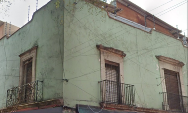 CASA CON  CON BODEGA Y LOCALES COMERCIALES