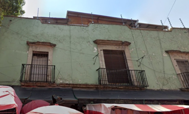 CASA CON  CON BODEGA Y LOCALES COMERCIALES