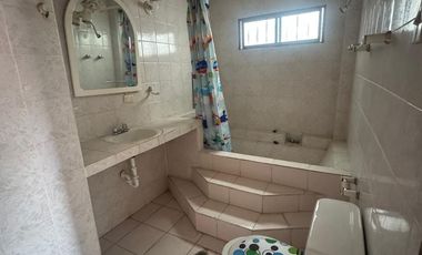 En venta casa de 3 dormitorios en alborada 10ma etapa.(JP)