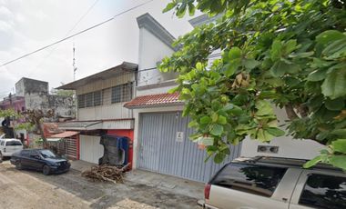 CASA EN VENTA DE 3 NIVELES EN LOS NARANJOS TAPACHULA CHIAPAS A 10 MIN DEL CENTRO COMERCIAL ALAIA TAPACHULA