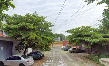 CASA EN VENTA DE 3 NIVELES EN LOS NARANJOS TAPACHULA CHIAPAS A 10 MIN DEL CENTRO COMERCIAL ALAIA TAPACHULA