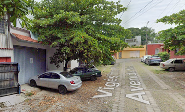 CASA EN VENTA DE 3 NIVELES EN LOS NARANJOS TAPACHULA CHIAPAS A 10 MIN DEL CENTRO COMERCIAL ALAIA TAPACHULA