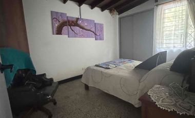 Venta casa unifamiliar 134m2 lote y 224m2 construidos,, Medellín Calasanz $842 millones