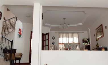 Venta de Casa en Los Geranios Cerca del Parque Lineal La Tebaida y Supermaxi