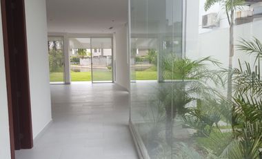 Isla Mocoli, renta de linda casa 4 dormitorios al pie de lago