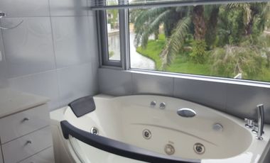 Isla Mocoli, renta de linda casa 4 dormitorios al pie de lago