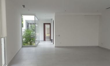 Isla Mocoli, renta de linda casa 4 dormitorios al pie de lago