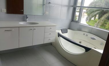 Isla Mocoli, renta de linda casa 4 dormitorios al pie de lago