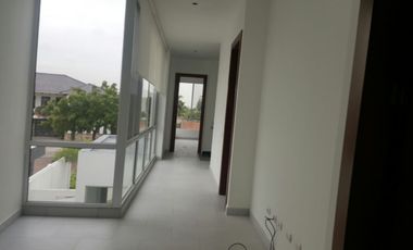 Isla Mocoli, renta de linda casa 4 dormitorios al pie de lago