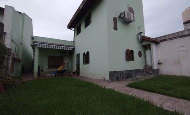 Casa en Villa Club con parque y pileta