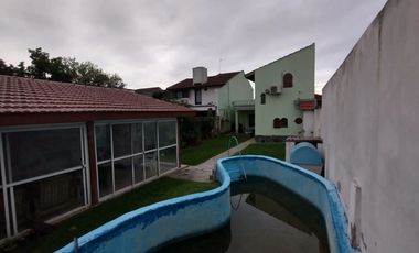 Casa en Villa Club con parque y pileta