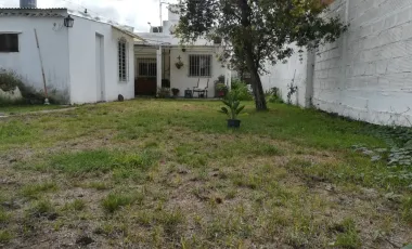 CASA AMERICANA CON LOTE - BIEN UBICADA