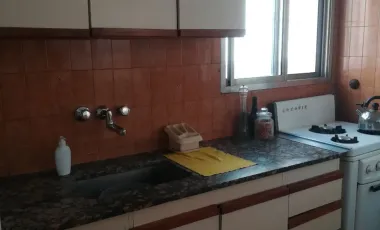 CASA AMERICANA CON LOTE - BIEN UBICADA