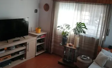 CASA AMERICANA CON LOTE - BIEN UBICADA