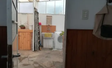 CASA AMERICANA CON LOTE - BIEN UBICADA