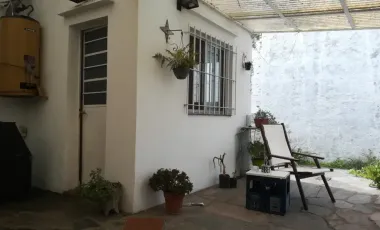 CASA AMERICANA CON LOTE - BIEN UBICADA