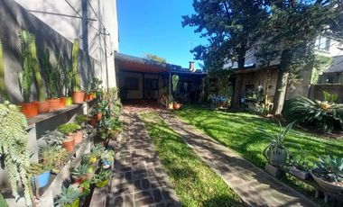 CASA CON PARQUE, Y CÁLIDOS AMBIENTES