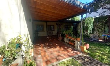 CASA CON PARQUE, Y CÁLIDOS AMBIENTES