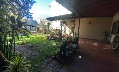 CASA CON PARQUE, Y CÁLIDOS AMBIENTES