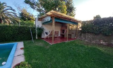 CASA CON PARQUE, Y CÁLIDOS AMBIENTES