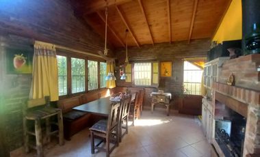 CASA CON PARQUE, Y CÁLIDOS AMBIENTES