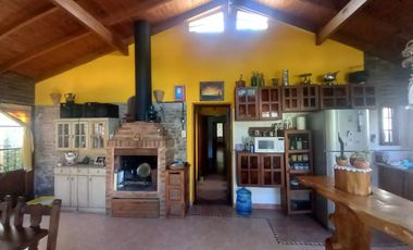 CASA CON PARQUE, Y CÁLIDOS AMBIENTES