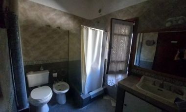 CASA CON PARQUE, Y CÁLIDOS AMBIENTES