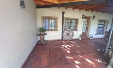 CASA CON PARQUE, Y CÁLIDOS AMBIENTES