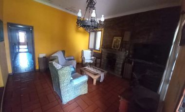 CASA CON PARQUE, Y CÁLIDOS AMBIENTES