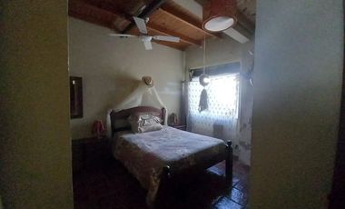 CASA CON PARQUE, Y CÁLIDOS AMBIENTES