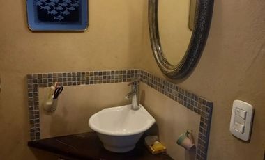 CASA CON PARQUE, Y CÁLIDOS AMBIENTES