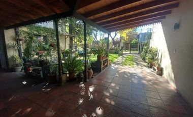 CASA CON PARQUE, Y CÁLIDOS AMBIENTES