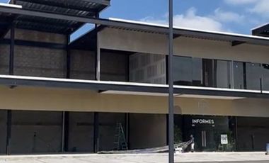 Local en venta en plaza comercial nueva sobre Prolongación Constituyentes Oriente