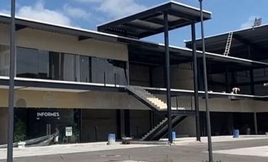Local en venta en plaza comercial nueva sobre Prolongación Constituyentes Oriente