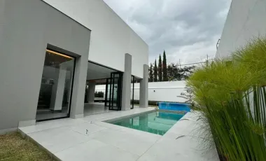 Casa en venta, sector Puembo con piscina