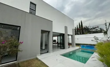 Casa en venta, sector Puembo con piscina