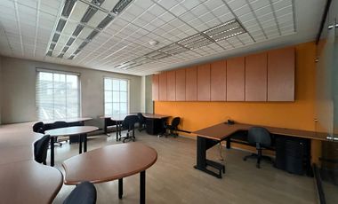 Oficina en alquiler en segunda planta en edificio colonia Aguilera