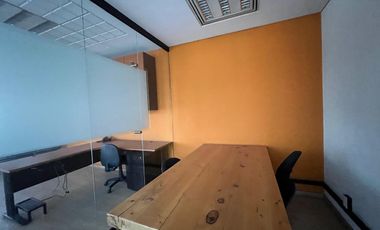 Oficina en alquiler en segunda planta en edificio colonia Aguilera