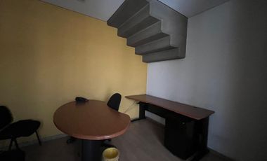 Oficina en alquiler en segunda planta en edificio colonia Aguilera