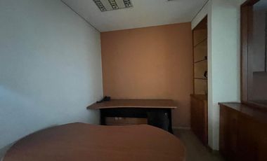 Oficina en alquiler en segunda planta en edificio colonia Aguilera