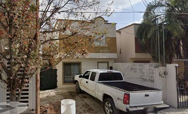 Casa en remate bancario en Zona Linares!!