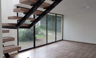 Renta casa sola en Jardines del Pedregal con gran jardìn.