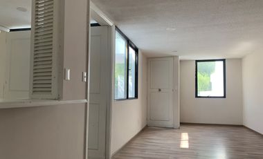 Renta casa sola en Jardines del Pedregal con gran jardìn.