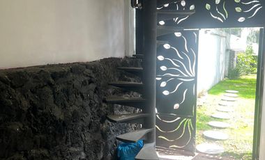 Renta casa sola en Jardines del Pedregal con gran jardìn.