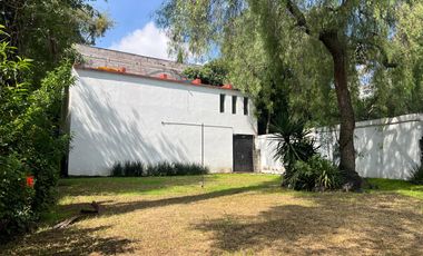 Renta casa sola en Jardines del Pedregal con gran jardìn.