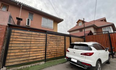 Casa Remodelada con Piscina en Excelente Estado, Quilicura.