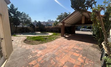 VENDO terreno en esquina sobre blvd principal. ZONA DORADA