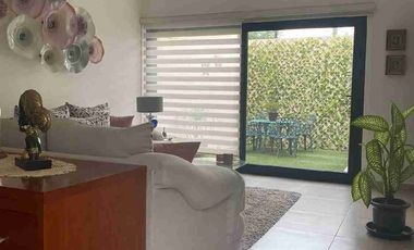 A unos pasos del Club de Golf Zirándaro en SMA PRECIOSA casa en condominio en venta PA 2 recamaras 2 baños  PB recamara con baño, sala comedor1/2 baño , jardin, roof garden. Diferentes modelos